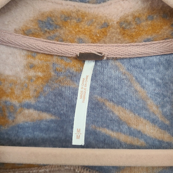 Blue Cream Geometric Pattern Jacket - Picture 2 of 6